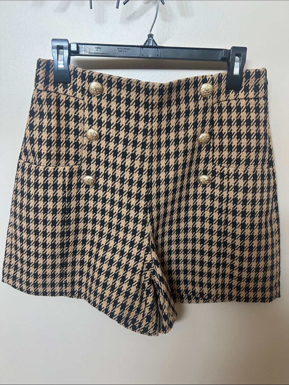 NWT PIOMBO Black/Beige Houndstooth shorts with golden buttons Sz 8